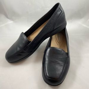 Easy Spirit Women’s 9W Black Flats